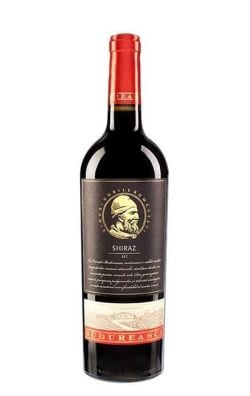 Budureasca Premium Shiraz 0.75 L – vin roșu sec premium din Dealu Mare cu note condimentate şi taninuri fine Budureasca Premium Shiraz 0.75 L vin roșu sec România, vin Budureasca Premium Shiraz 0.75L Dealu Mare sticlă pe fundal alb, Shiraz Budureasca Premium 0.75L