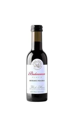Budureasca Roșu Demisec Fetească Neagră Miniatură 0.187 L – vin roșu demisec compact și expresiv, ideal pentru momentul de relaxare sau socializare în format mini Budureasca Roșu Demisec Fetească Neagră Miniatură 0.187 L vin roșu demisec România, mini-sticlă Budureasca Fetească Neagră Demisec 0.187L, vin roșu românesc autohton cu aromă intensă de prune și mure, taninuri moi și final plăcut, vin roșu pentru grătar și fripturi, vin românesc accesibil 0.187 L pentru degustări și cadouri, vin roșu demisec modern pentru HoReCa și petreceri casual