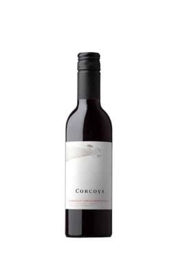 C.S Merlot Miniatură 0.187 L – vin roșu sec prietenos în format mini, ideal pentru momente de relaxare și descoperire C.S Merlot Miniatură 0.187 L vin roșu sec România, mini-sticlă Merlot românesc 187 ml, vin roșu românesc pentru degustare și cadou, vin Merlot românesc taninuri fine și fructe negre, vin românesc 187 ml accesibil pentru HoReCa și seturi cadou, vin roșu sec modern pentru evenimente și terasă