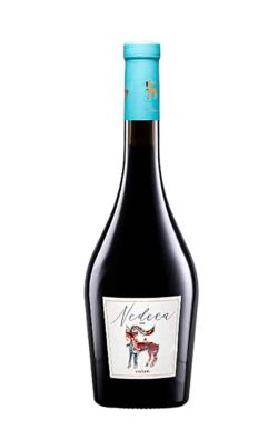 Nedeea Roșu 0.75 L – cupaj românesc de soiuri autohtone (Fetească Neagră, Novac, Negru de Drăgășani) cu expresivitate intensă Nedeea Roșu 0.75 L vin roșu sec România, vin Nedeea Fetească Neagră & Novac & Negru de Drăgășani 0.75 L sticlă pe fundal alb, cupaj autohton Nedeea 0.75 L