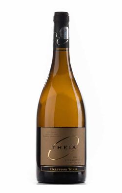 Theia Chardonnay Iconic Estate 0.75L vin alb sec premium România, vin alb Theia Chardonnay Dealu Mare, vin românesc baricat ediție limitată, Chardonnay elegant și rafinat pentru colecționari, vin alb cu arome de fructe exotice și vanilie, vin alb sec pentru HoReCa și fine dining, vin alb românesc maturat în stejar, vin premium de terroir Dealu Mare, vin alb pentru pește și fructe de mare, Chardonnay românesc de top pentru evenimente și cadouri