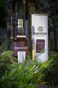 Sticlă de Carpathian Single Malt finisat în butoi de Tawny Port