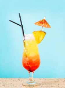 Cocktail Sex on the Beach cu vodka, suc de portocale și merișoare