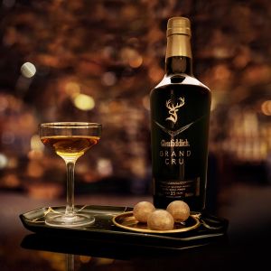 Glenfiddich Grand Cru 23 Y.O., finisat în butoaie franțuzești de șampanie