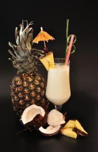 Cocktail Pina Colada, exemplu de băutură retro revenită în tendințe