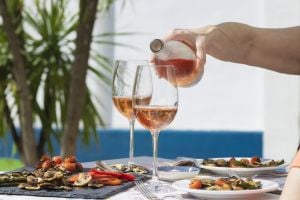 Asocieri culinare pentru vinul rosé Maison Lorgeril Ô de Rosé, cu fructe de mare