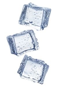 Cuburi de gheață pentru cocktailuri, cu dimensiuni și forme diferite