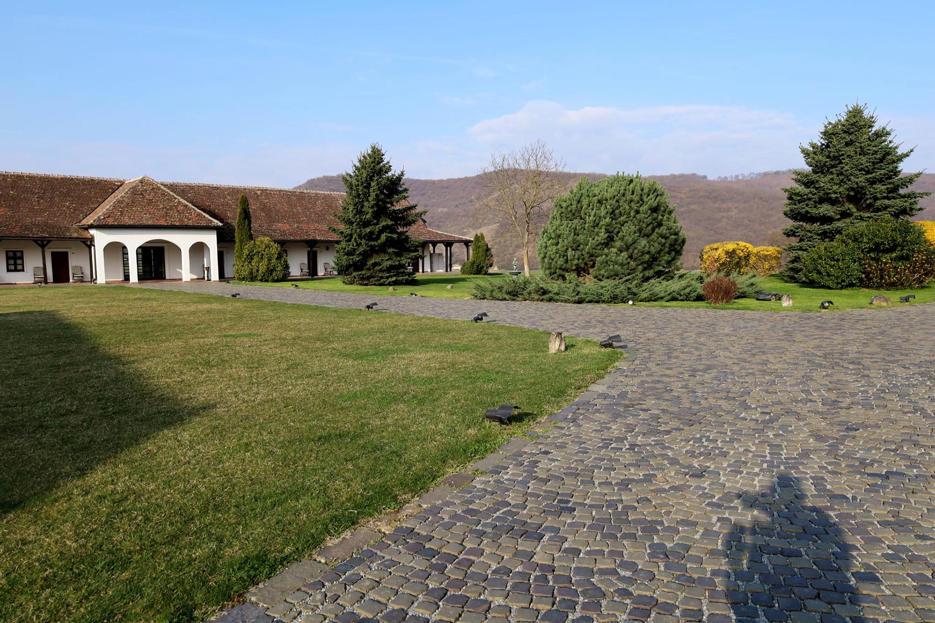 Curtea interioară a Castelului Bethlen-Haller de la Jidvei